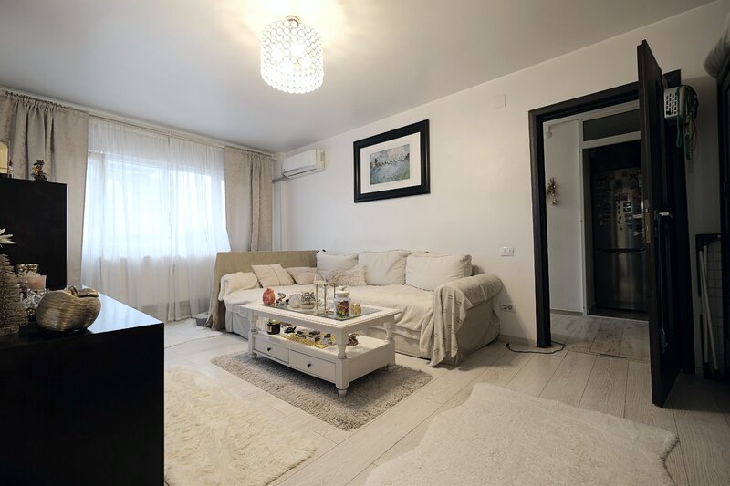 Lacul Tei (stradal), apartament exceptional 2 camere, etaj 3.
